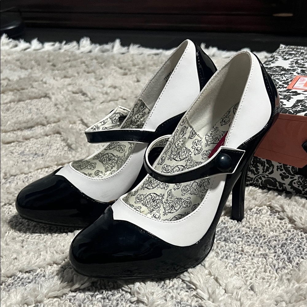 Bordello Black and White Patterned Box